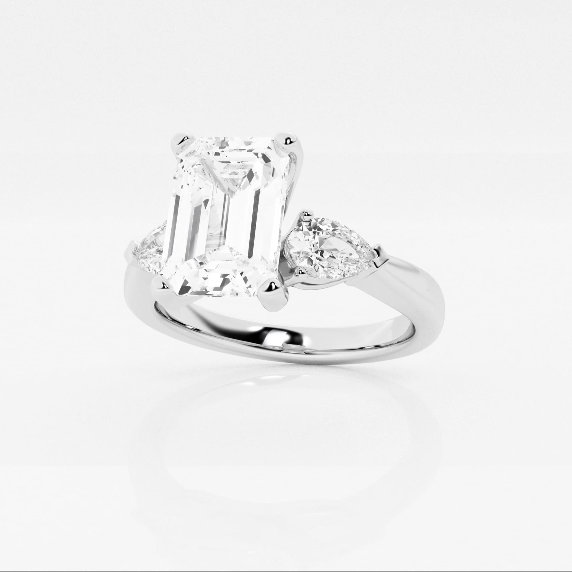 SUPER MAN MADE CREATED DIAMOND ENGAGEMENT RING CONTAINING: EMERALD CUT  DIAMOND CENTER; G; VS2; IGI CERT LG523287482; 10 ROUND PROFILE |  centenariocat.upeu.edu.pe