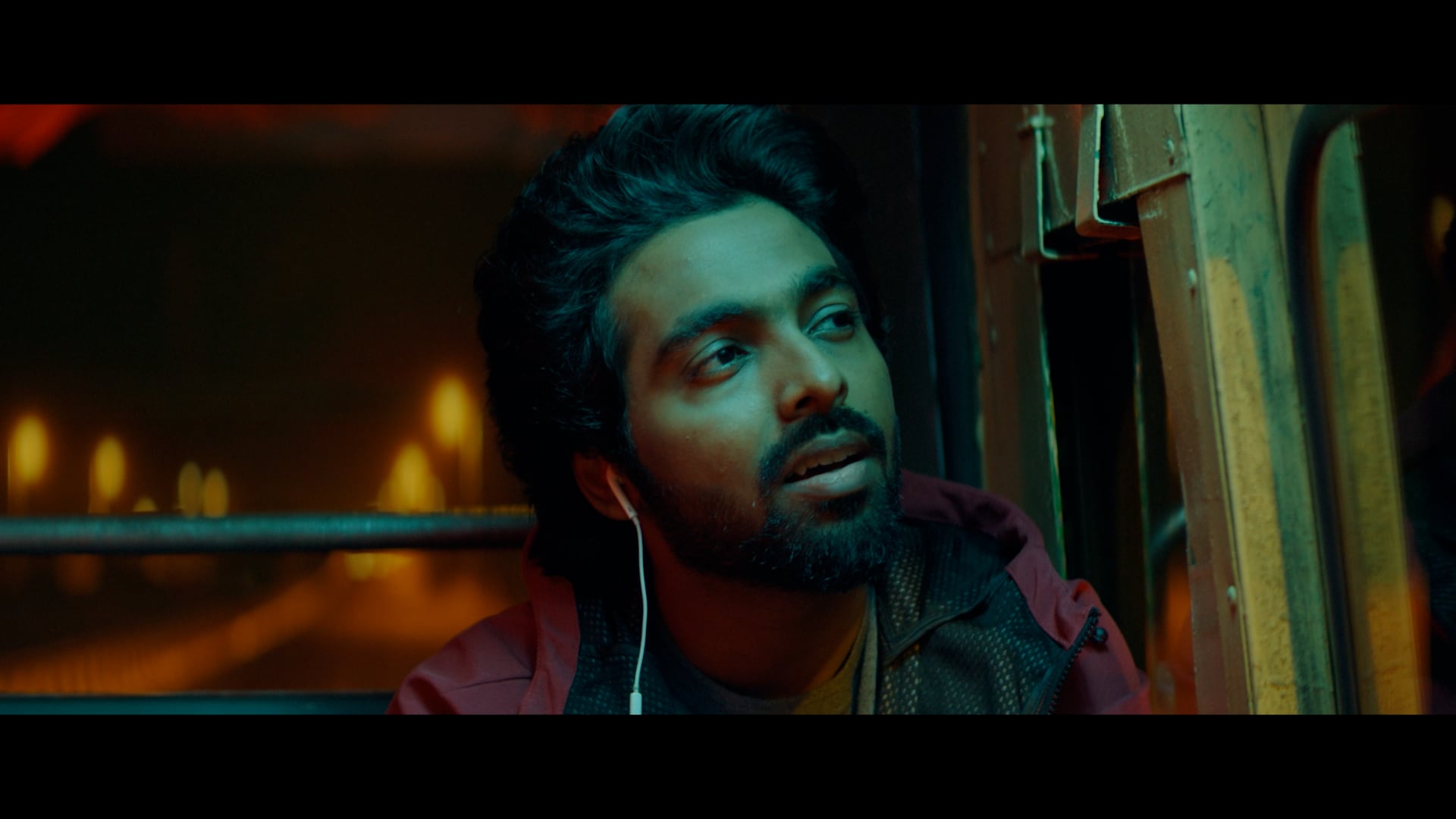 Putham Puthu Kaalai Vidyadha - Music Video