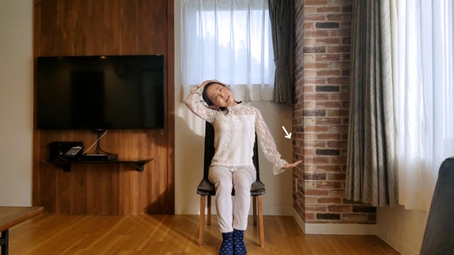 首を整えるストレッチ