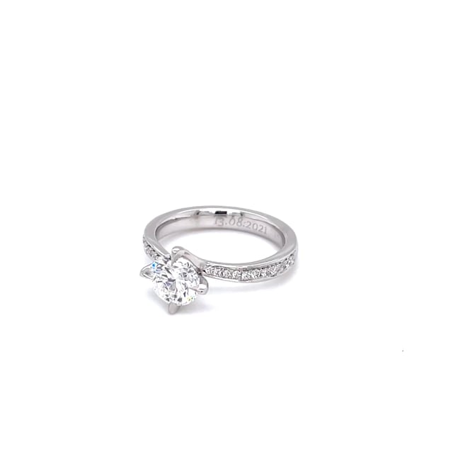 1.00 carat solitaire diamond ring in platinum with side diamonds