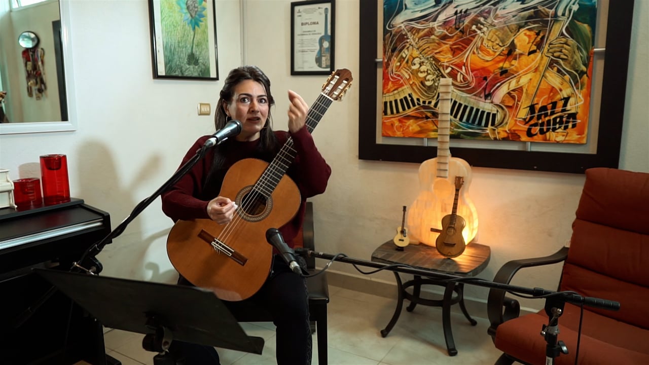 Martha Salado, guitarrista.