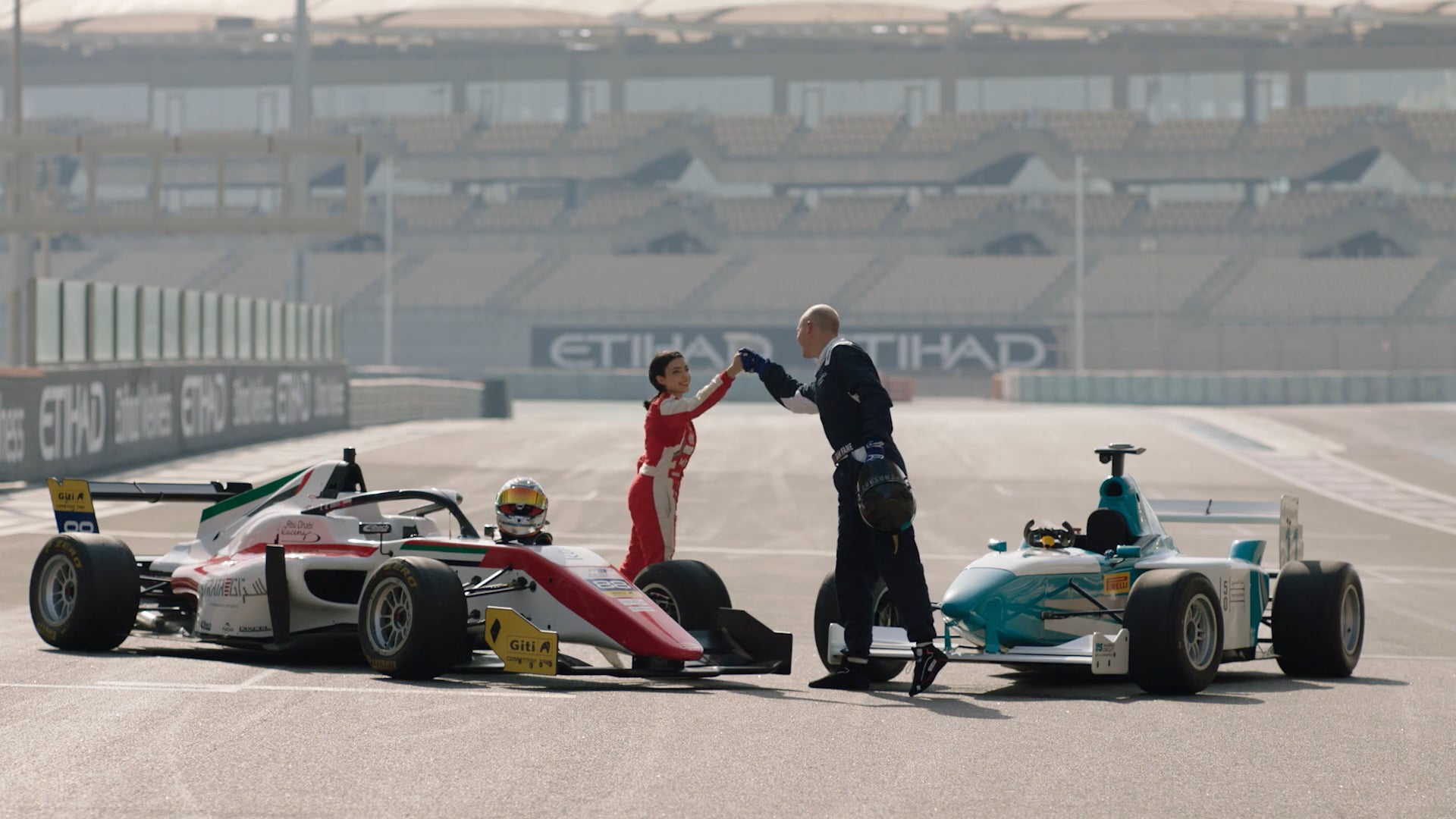 Etihad | Hosting the World | F1 | Amna & Sam