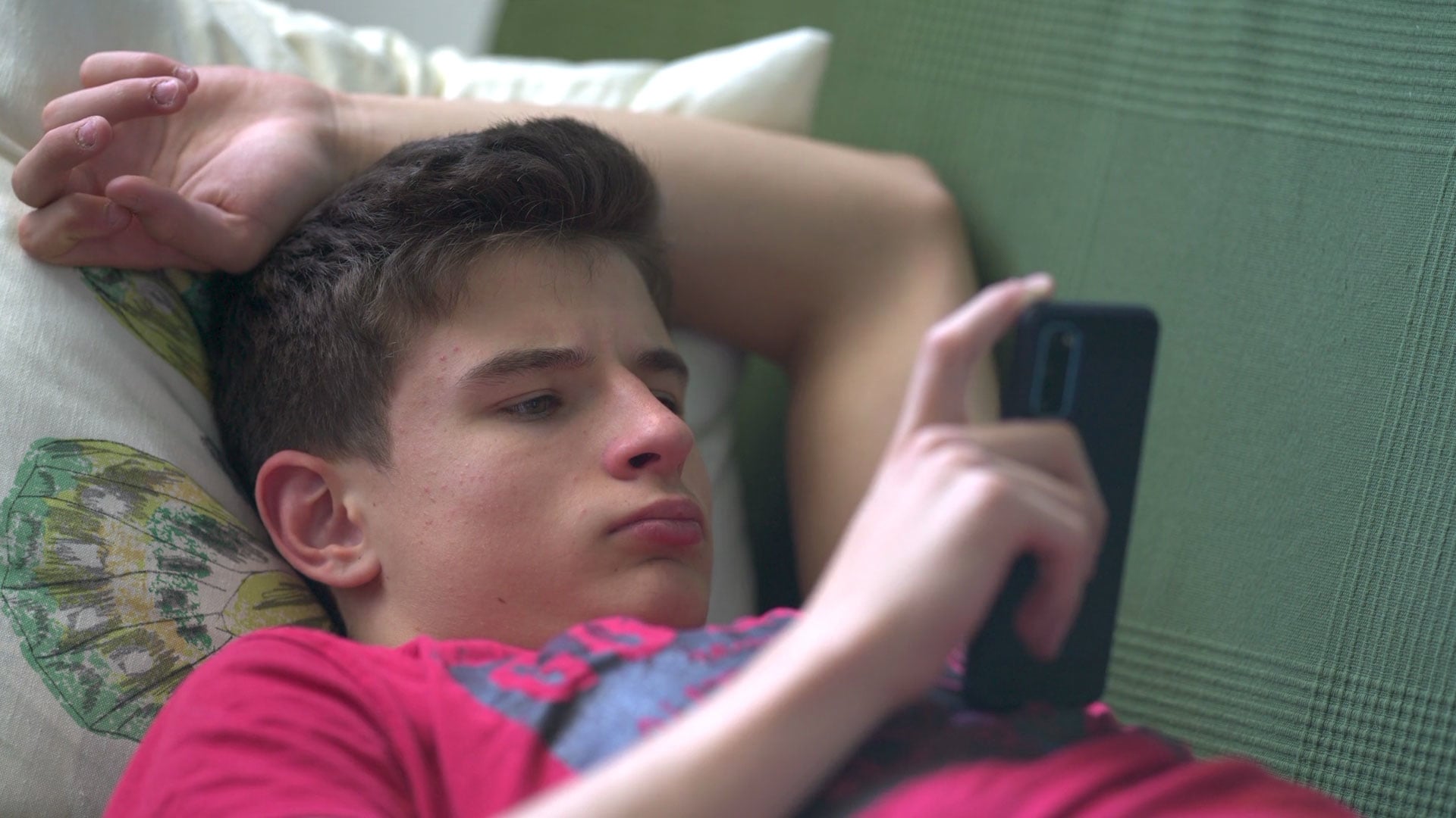 Teenager watching in a smartphone