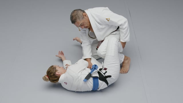 Open Guard: where should I move my hips?