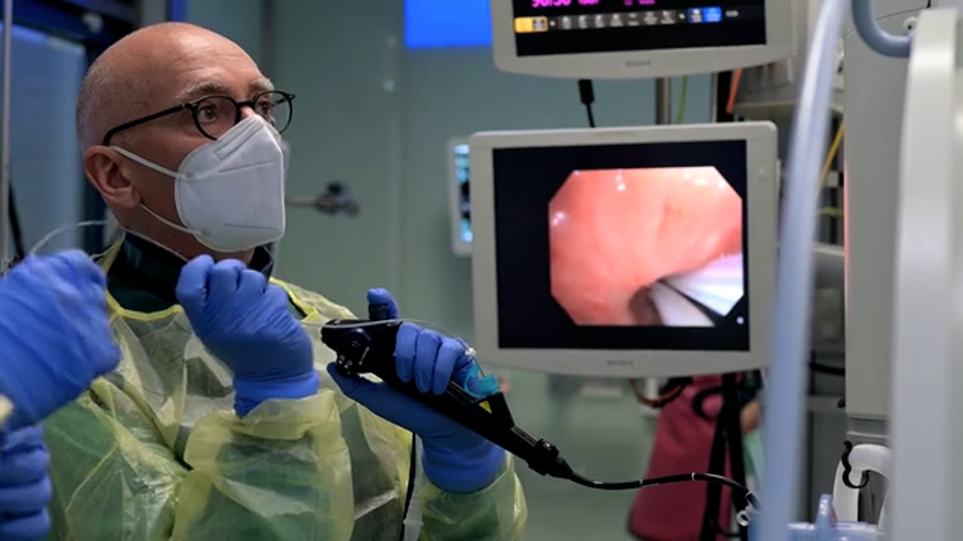 Mini-probe cryobiopsy with fluoroscopy and rEBUS - Airway management with flexible endotracheal tube