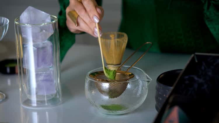 HOW TO BREW THE PERFECT CUP OF MATCHA