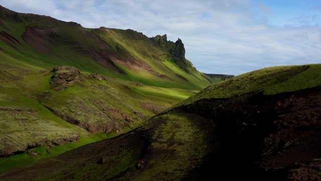Rolling hilltops of the stunning natural beauty of Iceland. 