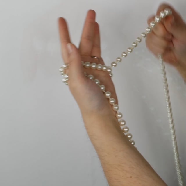 Collier de Perles de massage Blanc ou Gris Nacré