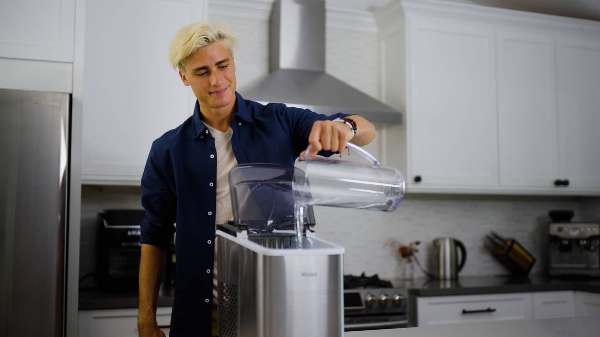Wizisa Ice Maker on Vimeo