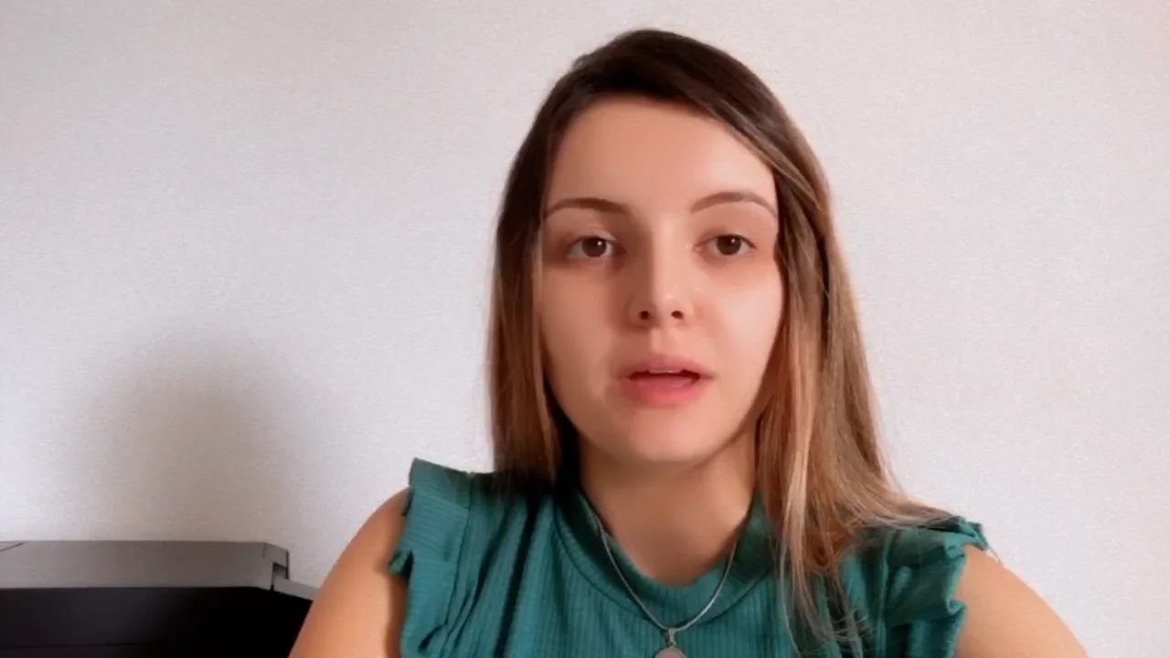 Layla G. - Vídeo de apresentação do professor na Preply on Vimeo