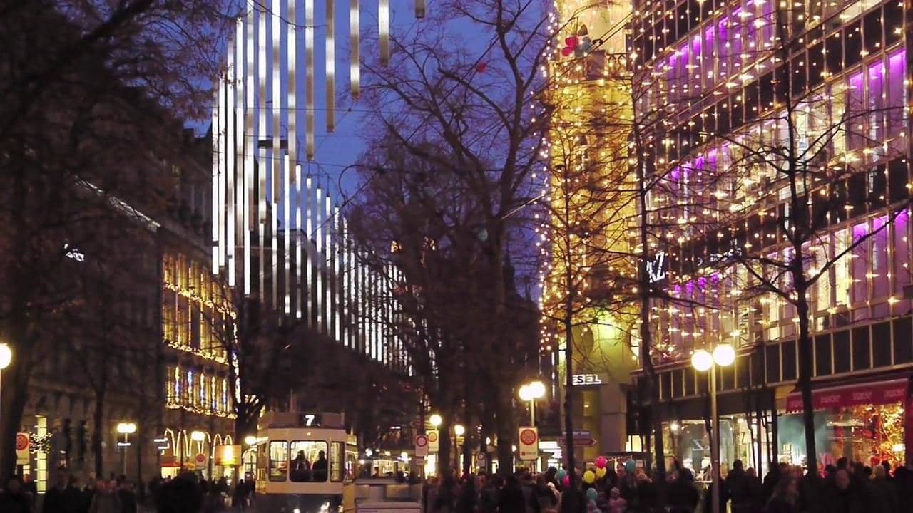 Weihnachtsbeleuchtung Bahnhofstrasse Zürich on Vimeo