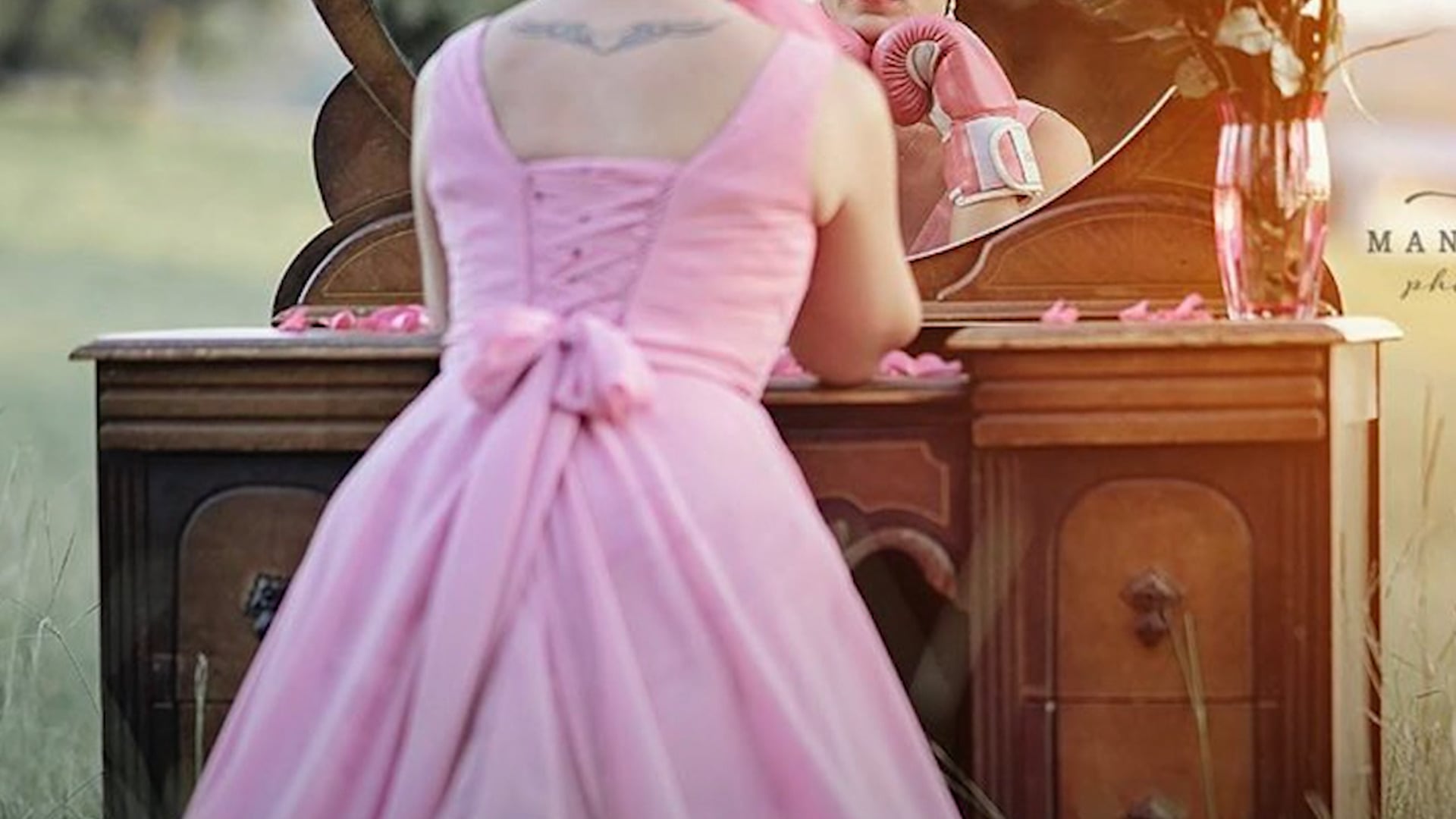 Breast cancer patient documented the intimate moment when her husband shaved her head before chemo