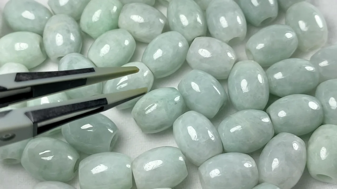 動画】ビルマ翡翠(ジェイダイト)AAA- ライス12×10×10mm 【3mm穴 動画】ビルマ翡翠(ジェイダイト)AAA- ライス12×10×10mm 【3mm穴