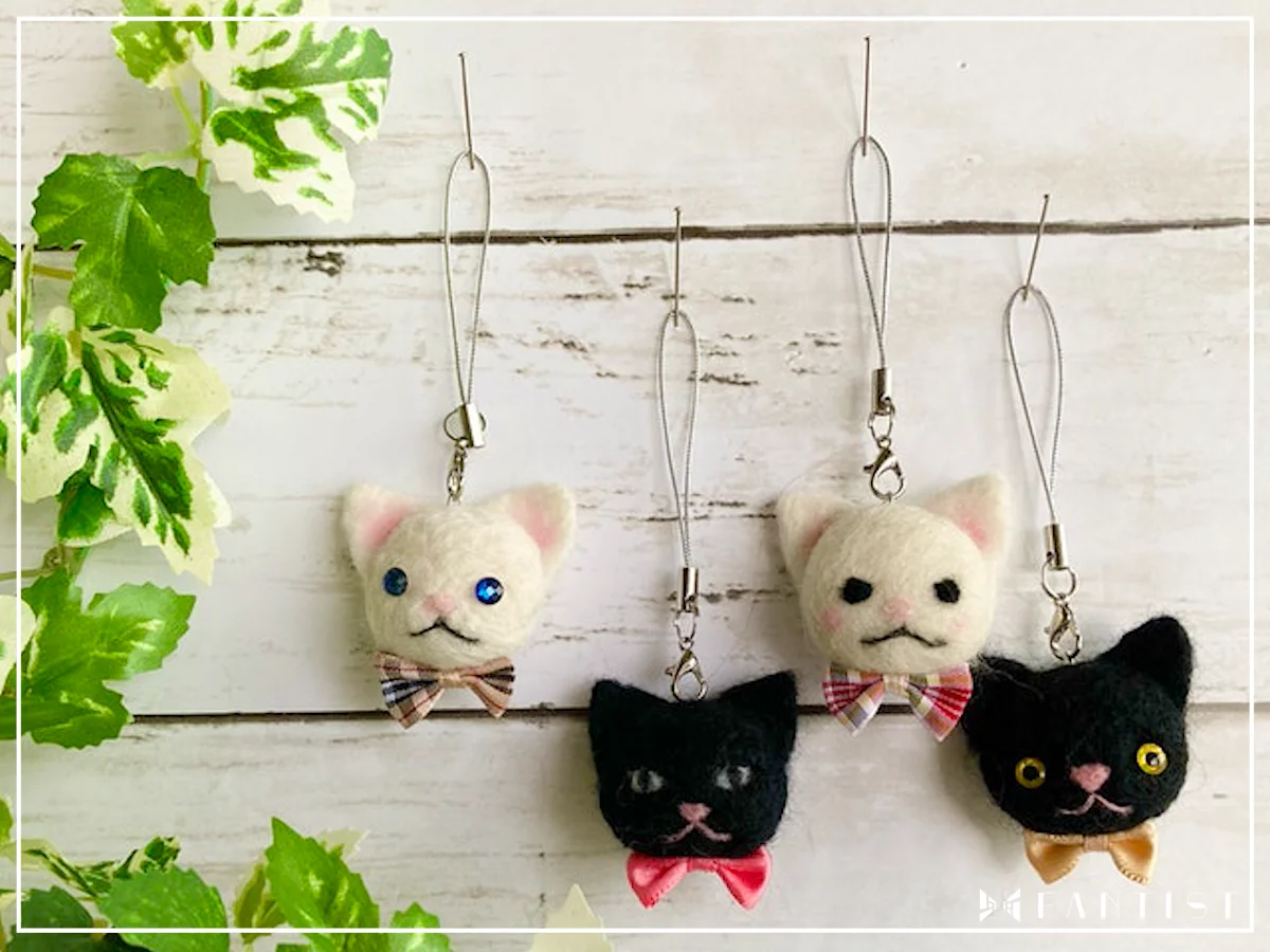 羊毛フェルト 【Pooh様‎✮⋆˙ページ】 両手招き 白猫 ＆ 黒猫 ちゃん♬* 羊毛フェルト 【Pooh様‎✮⋆˙ページ】 両手招き 白猫 ＆ 黒猫