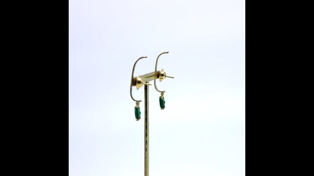 Brinco em Ouro Amarelo Earhook com Topázio Verde