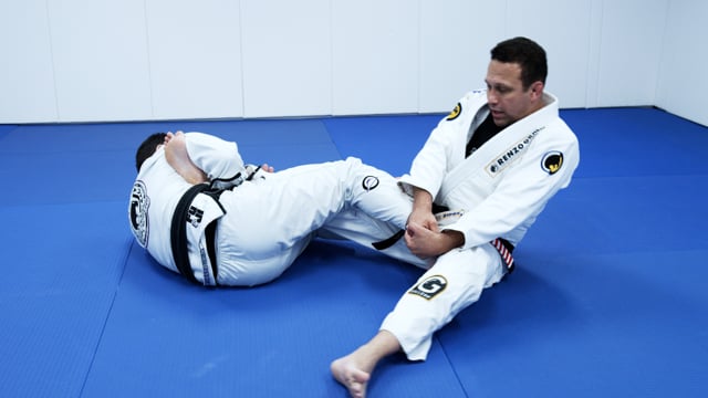 Opposing the straight foot lock