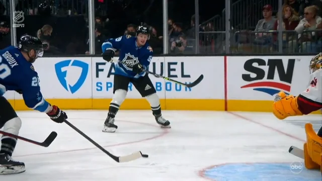 Steve Stamkos' son REALLY wants to drive the Zamboni