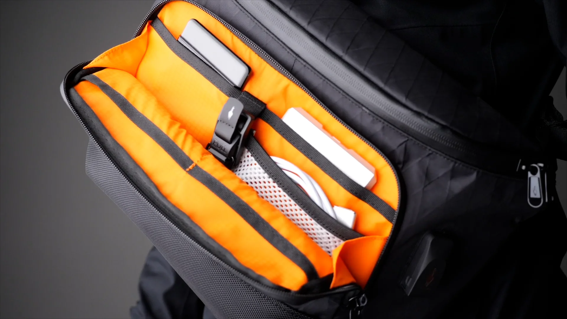 BRAVO SLINGMAX 10L スリング ショルダーバッグ 斜め掛け 通勤
