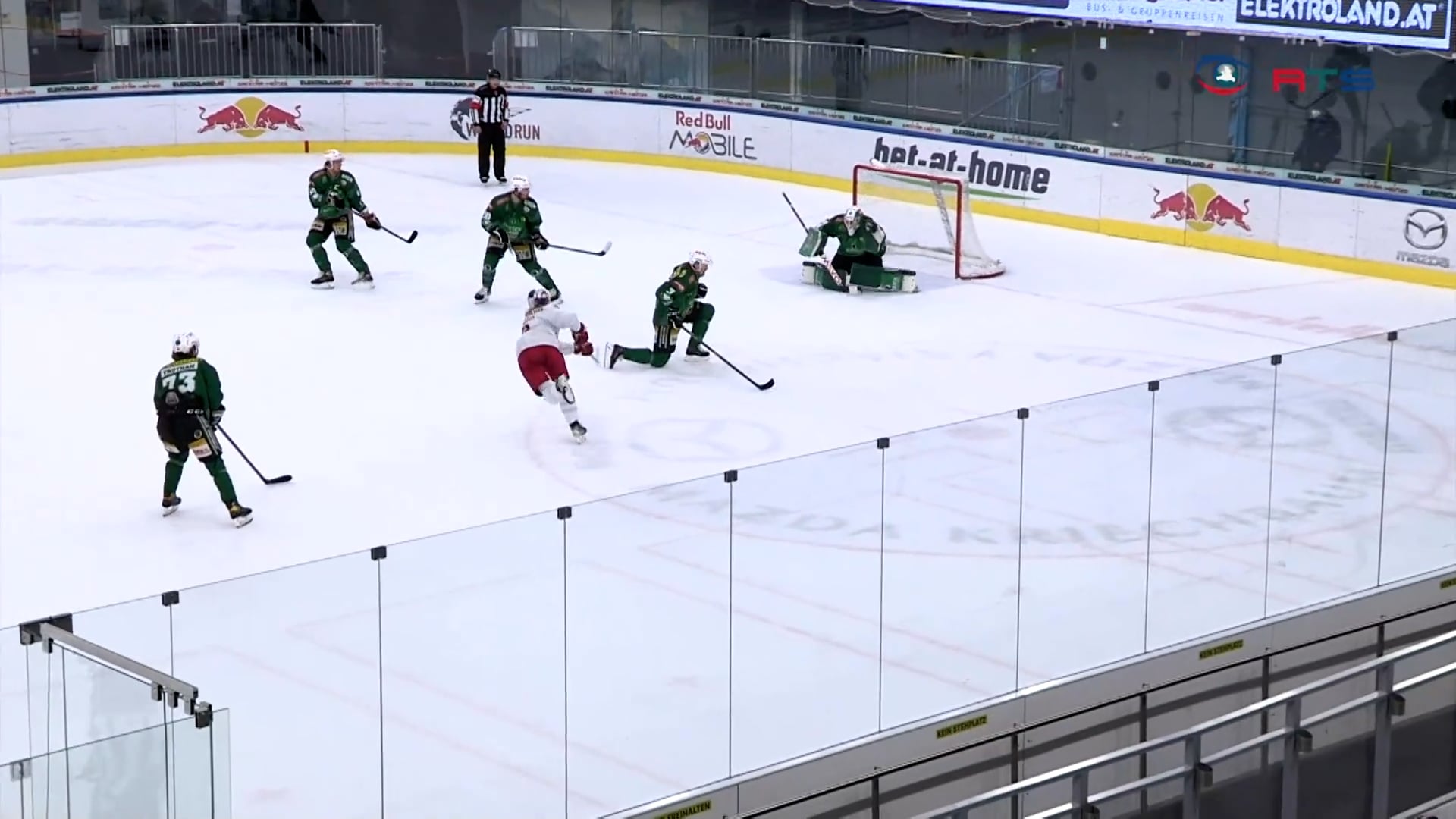 torhagel-beim-match-red-bull-hockey-juniors-vs-ec-bregenzerwald