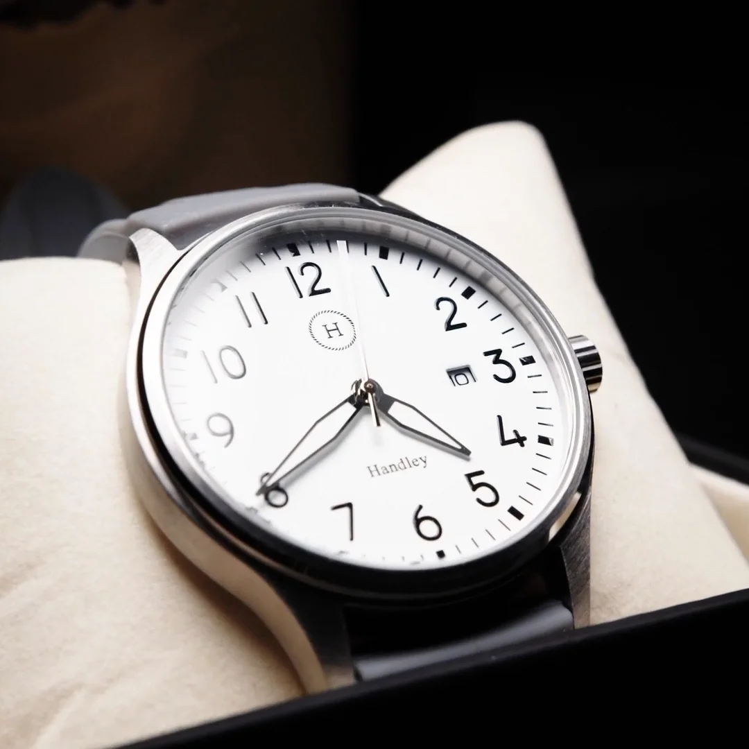 HAMMERSHØI AND EUROPE ハードカバー The Muse – Handley Watches