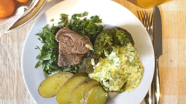 Rinderfilet-Brokkoli-Kartoffel gedünstet mit Sahne-Schnittlauch-Liaison