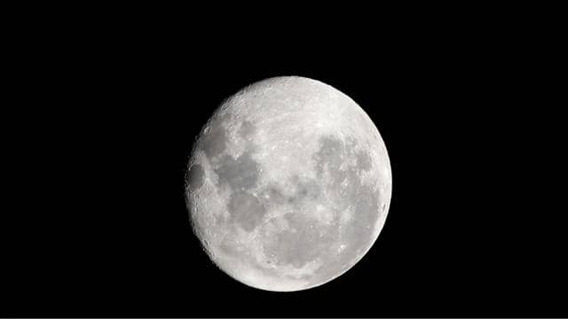 Canon EOS 600D / Rebel T3i sample video: Moon with 3x digital zoom ...