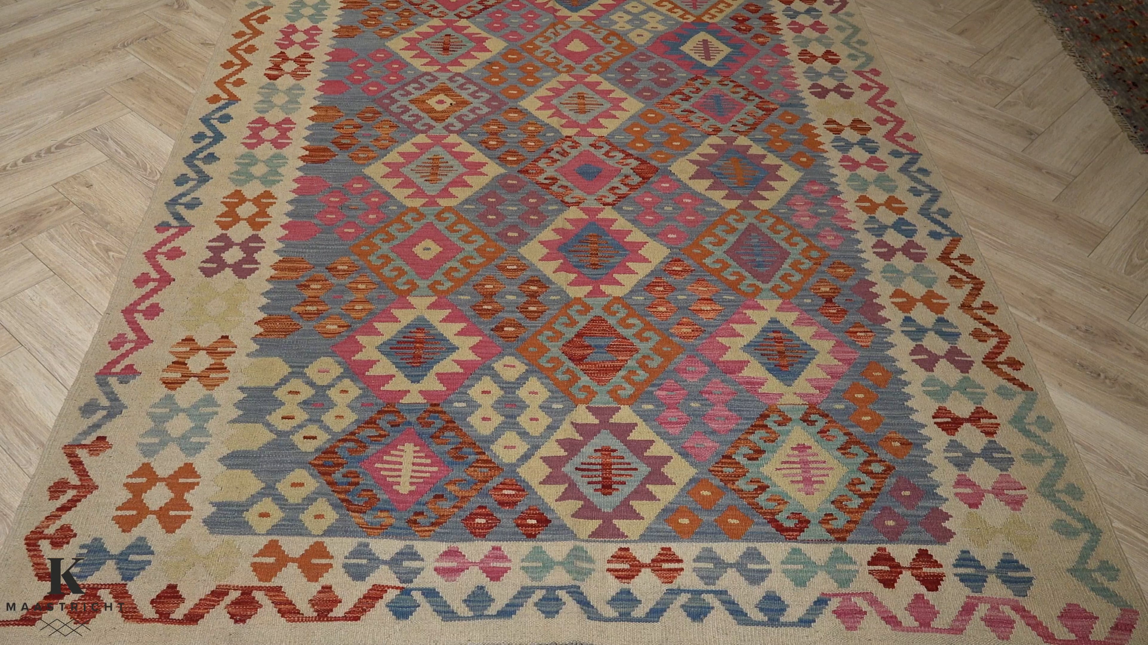 Koreman Exclusive Carpets Maastricht handgeknoopt tapijt 4493 4K on Vimeo