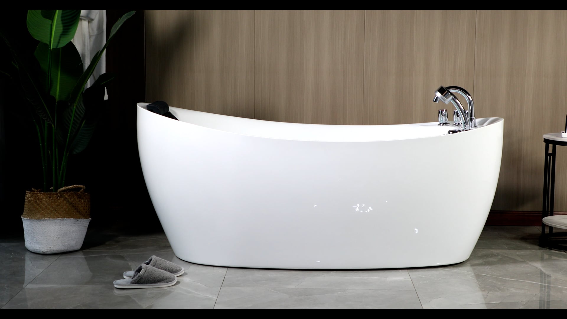67" L x 31" W Freestanding Whirlpool BathTub Right Drain White