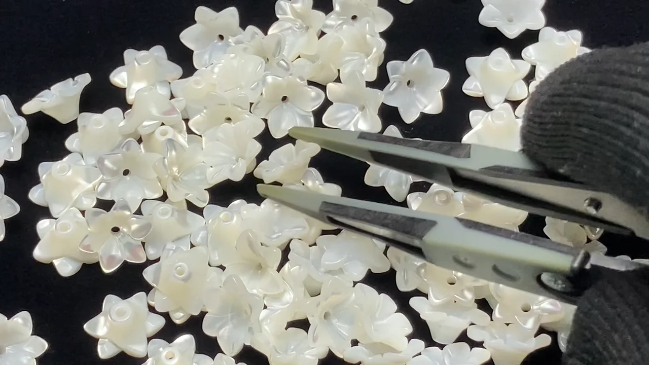 マザーオブパール ホワイト 立体フラワー 【6mm】【8mm】【10mm】 中央