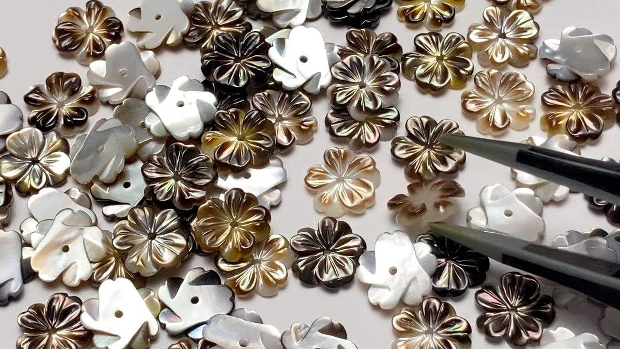 ブラックシェル（黒蝶貝） フラワー 【10mm】【15mm】 中央穴 4