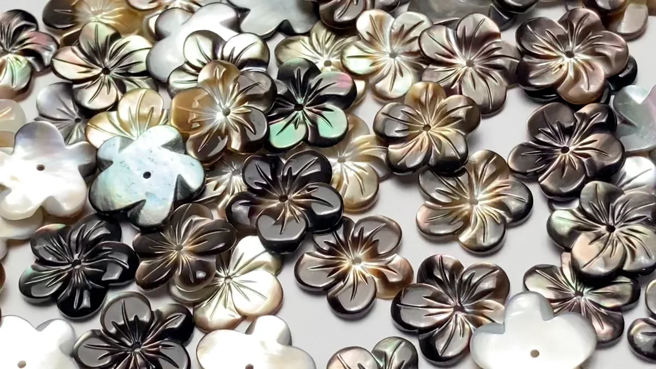 ブラックシェル（黒蝶貝） フラワー 14mm 中央穴 4粒｜天然石ビーズの