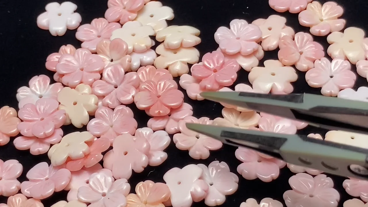 クィーンコンクシェル フラワー(桜)彫刻 12mm 中央穴 2個540円 クィーンコンクシェル フラワー(桜)彫刻 12mm 中央穴 2個540円