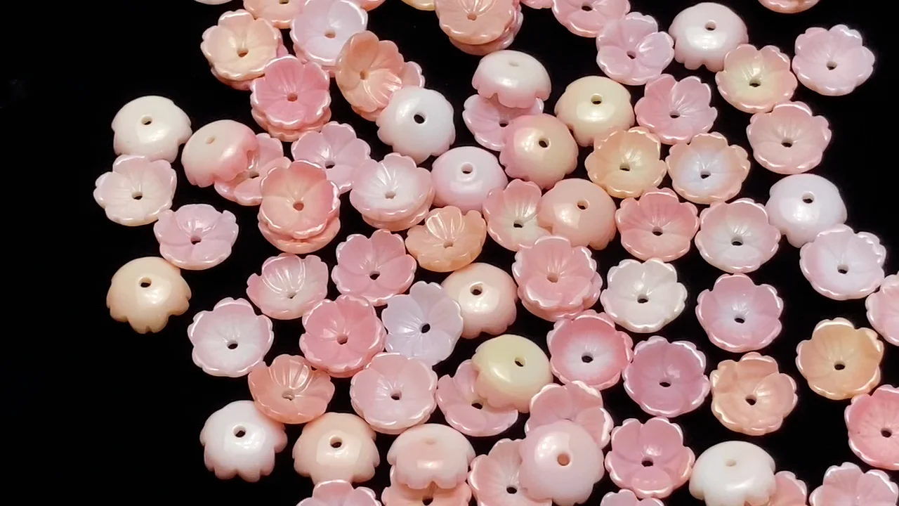 クィーンコンクシェル 立体フラワー 8×8×1.5mm 中央穴 3枚｜天然石