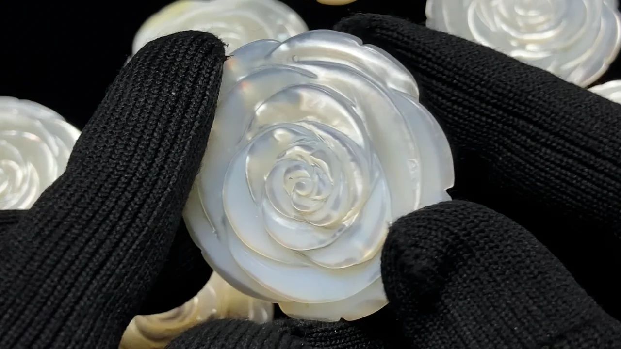 1枚580円～！ホワイトシェル（白蝶貝） 薔薇 30mm・40mm 2つ穴 1