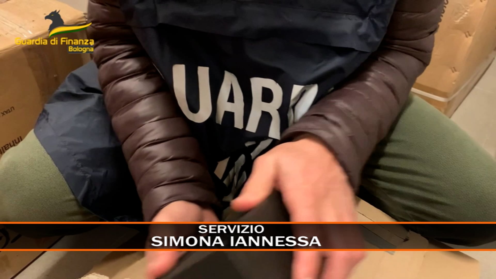 Sequestrati capi d’abbigliamento contraffatti e false pastiglie di Viagra