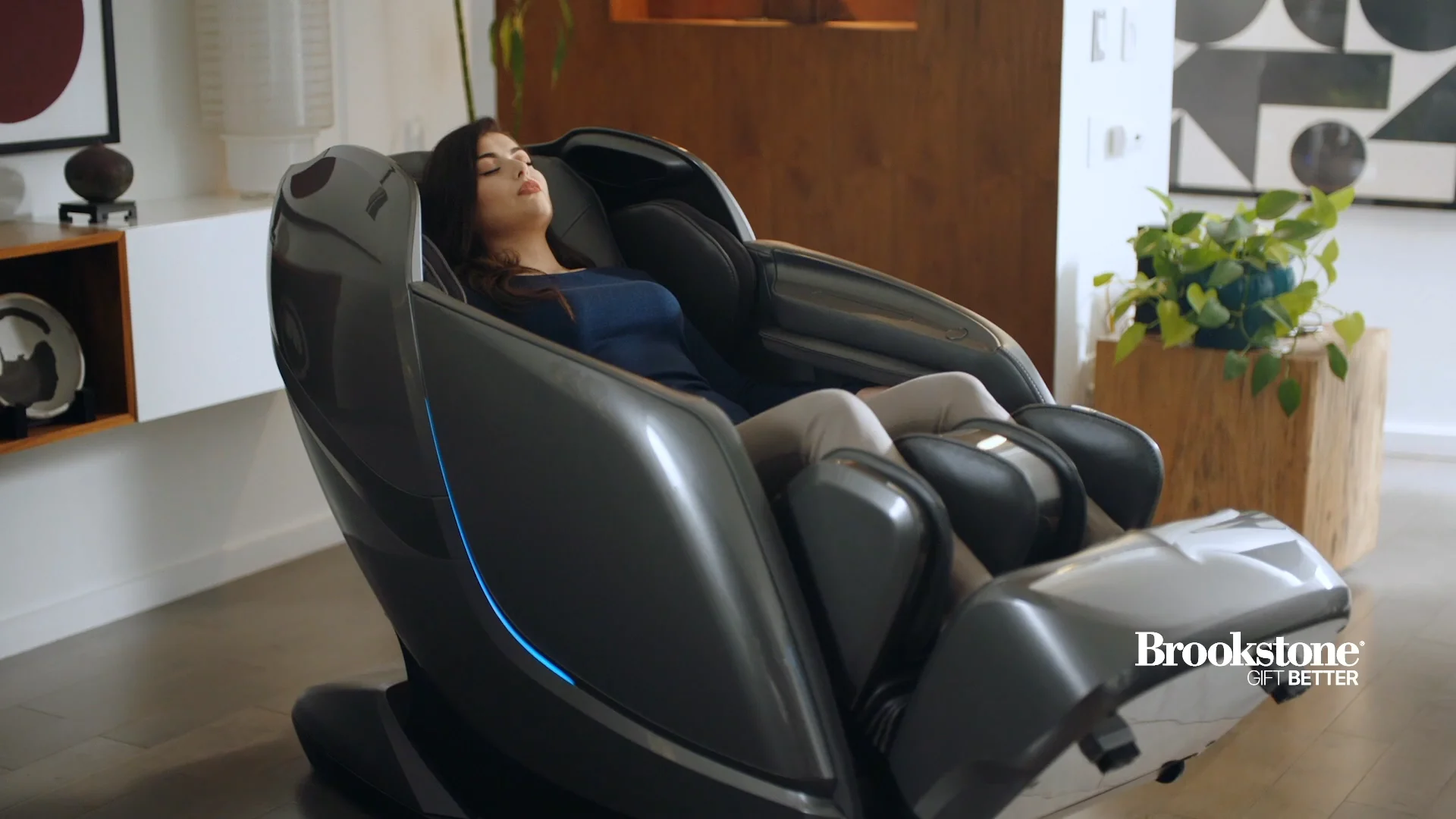 Brookstone BK 550 Massage Chair Video.mp4