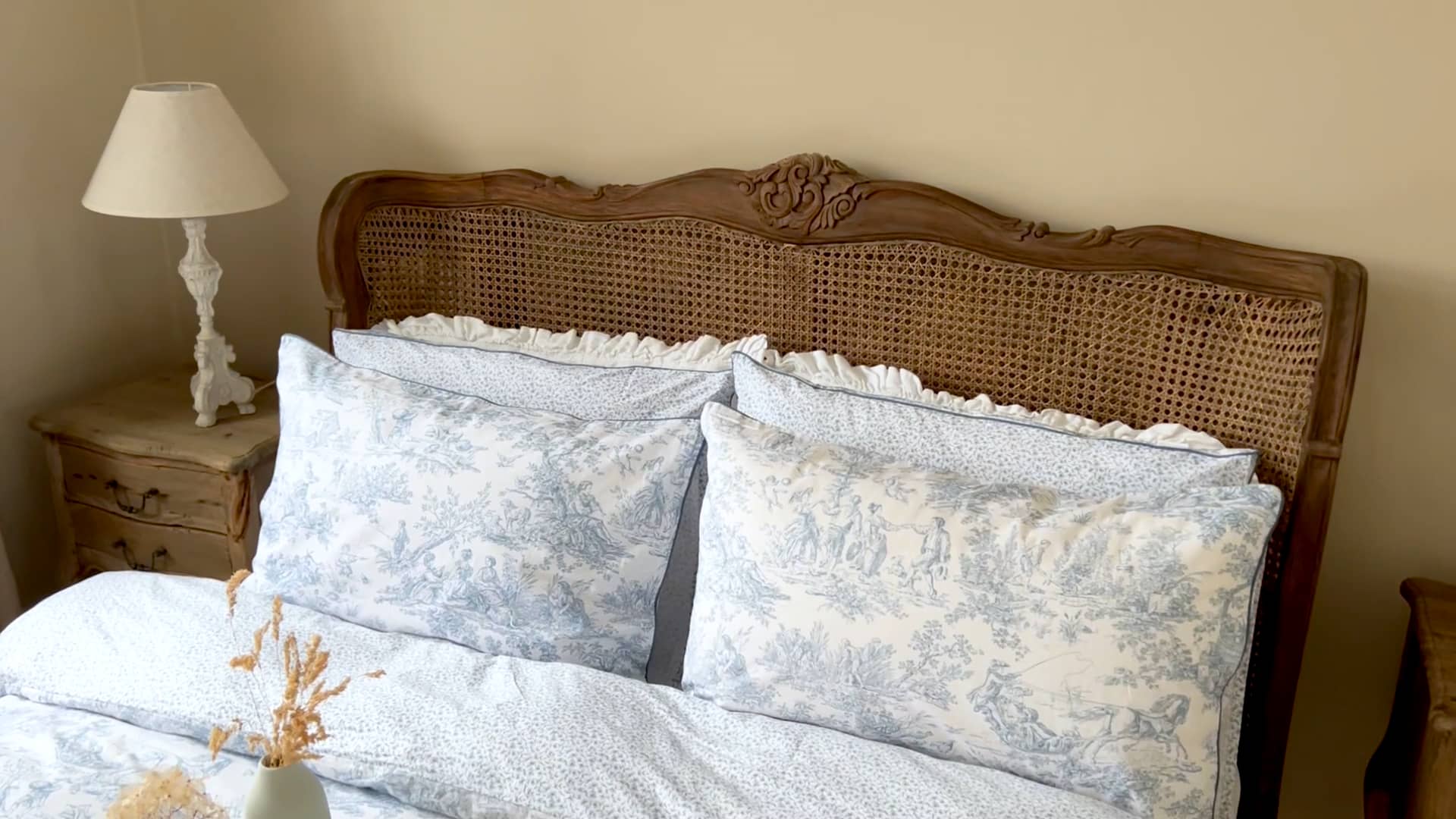 Toile French Blue Bed Linen Set.mp4 on Vimeo