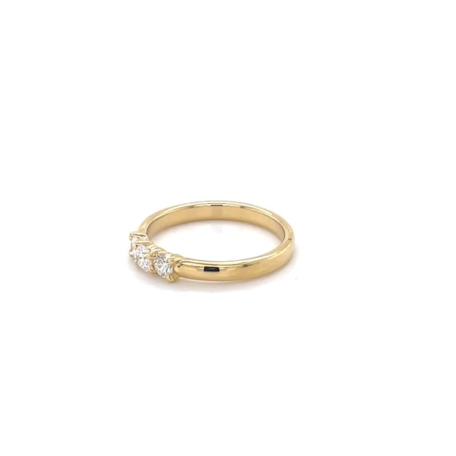 0.35 quilates anillo trilogía en oro amarillo con diamantes redondos