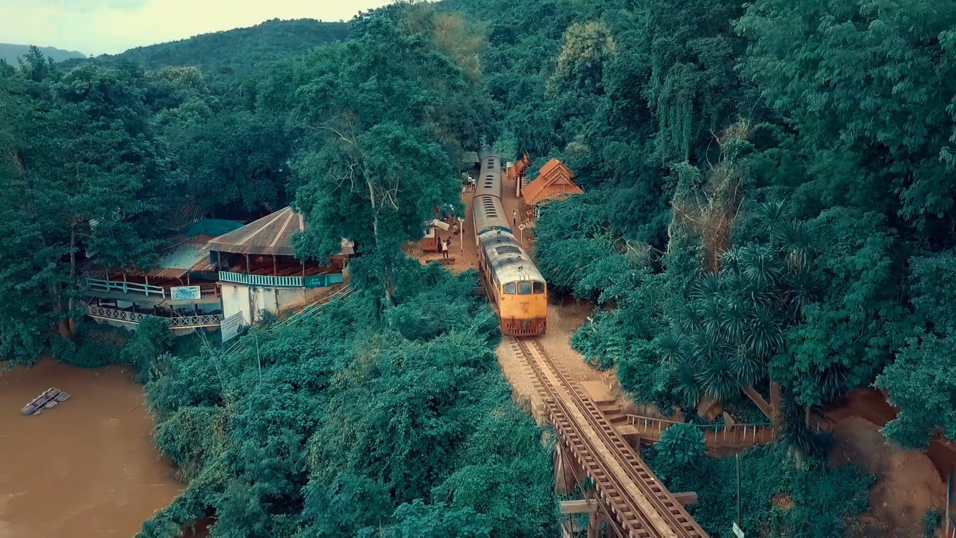 ASICS TIGER - Thai Train