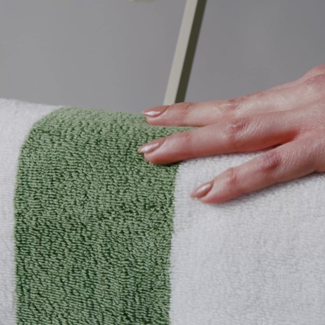 מגבת בעיצוב פסים