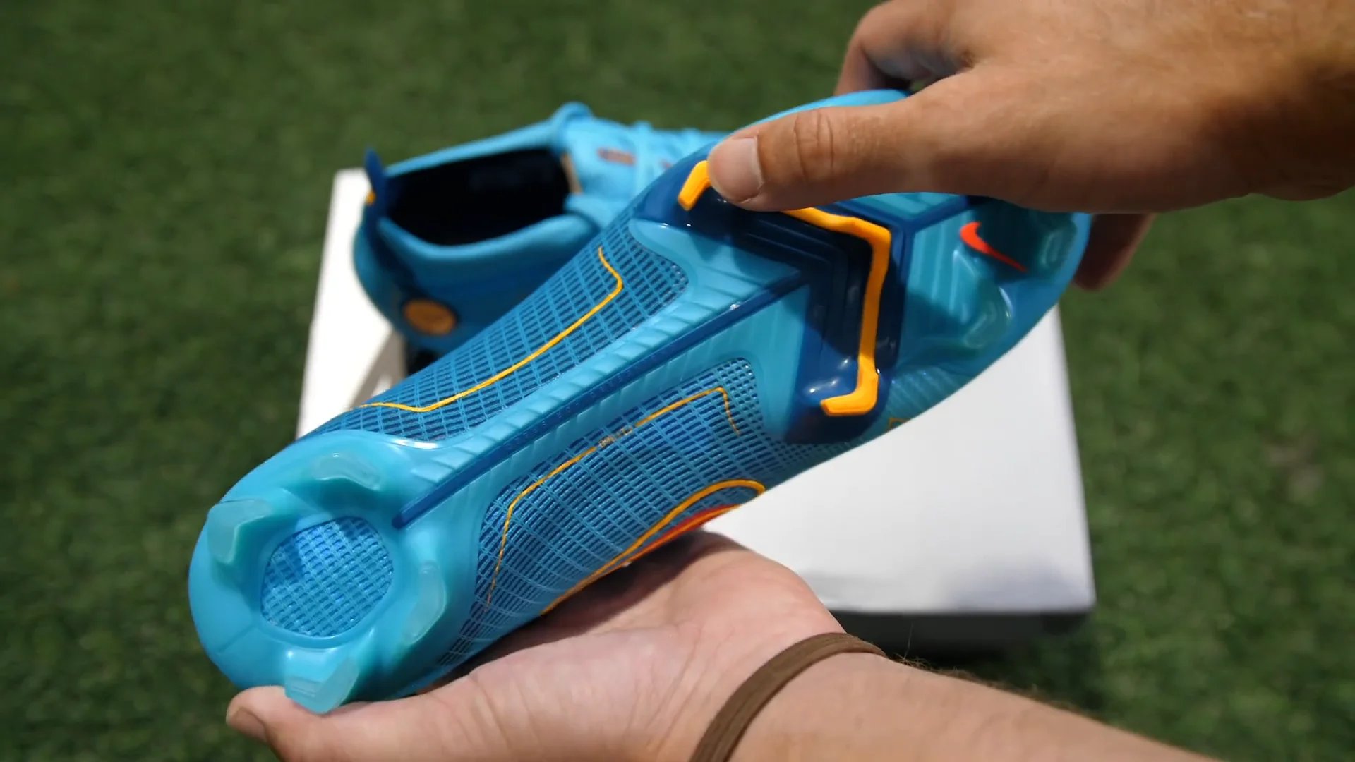 Nike Mercurial Vapor 14 - Blueprint Unboxing on Vimeo