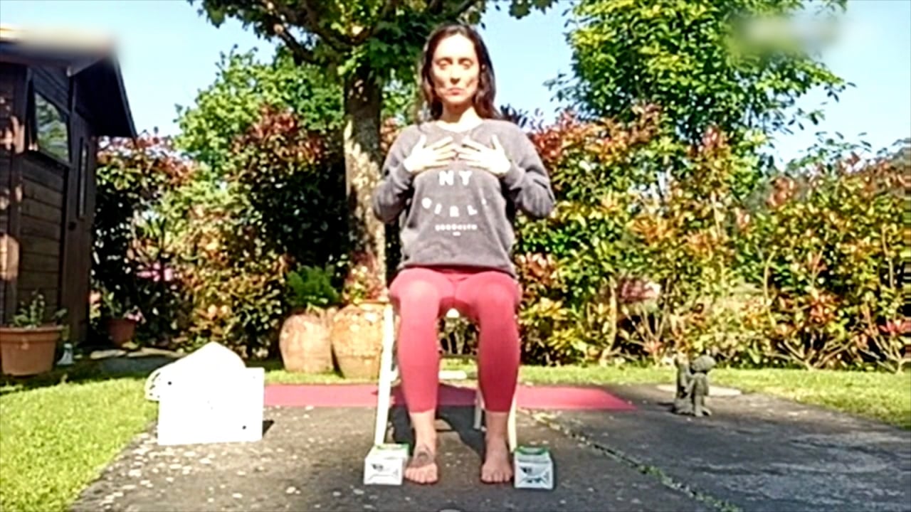 Bienestar y yoga en casa con Sandra Roco - Afundación TV