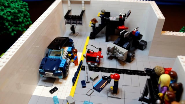 Car shop crash lego