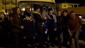 En Sisu i en Robert tornen amb 5 refugiats