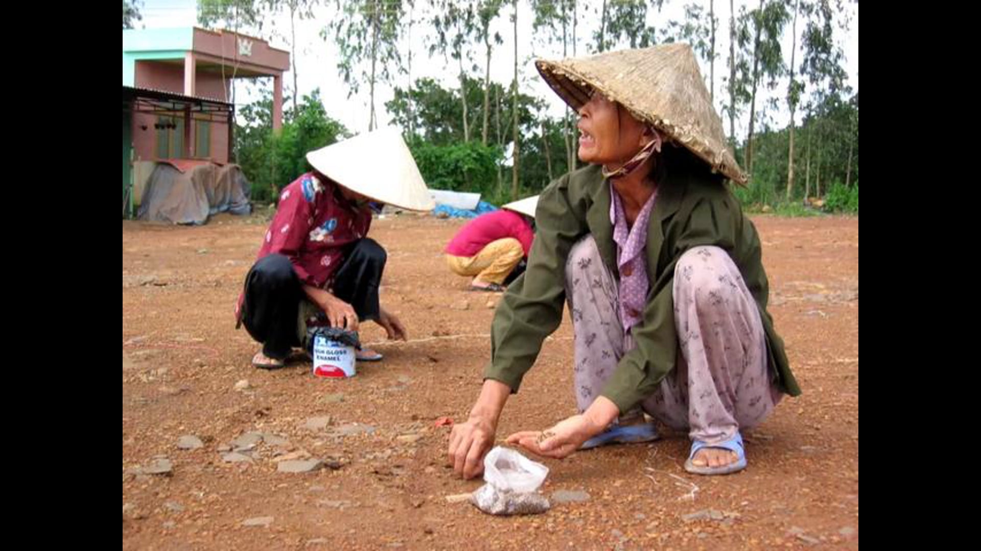 CARAES Chapeau Vietnam