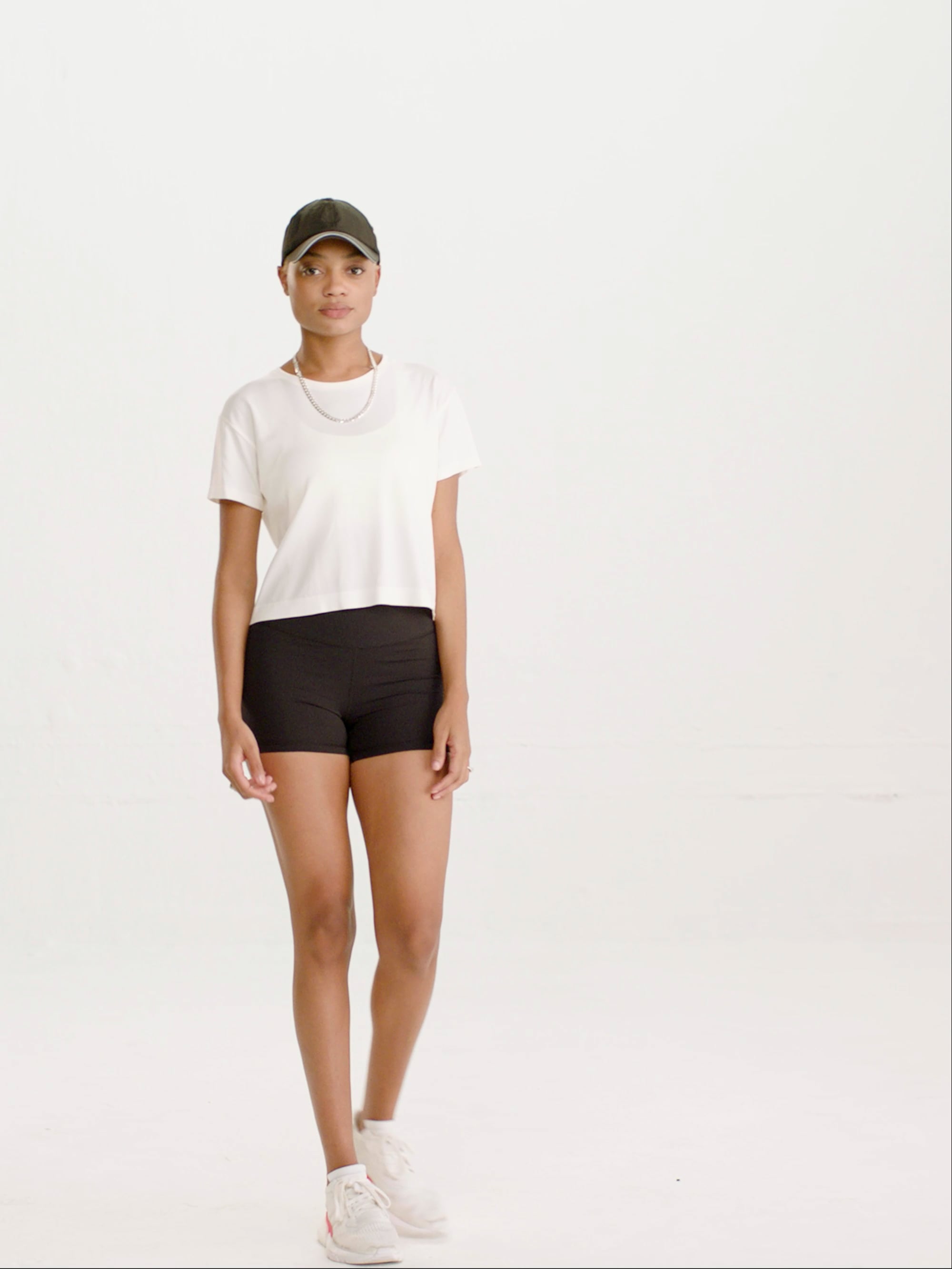 טייץ קצר באורך 5” squat proof מבד nero