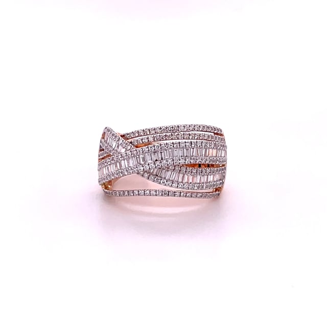 1.50 carat ring in red gold with round and baguette diamonds