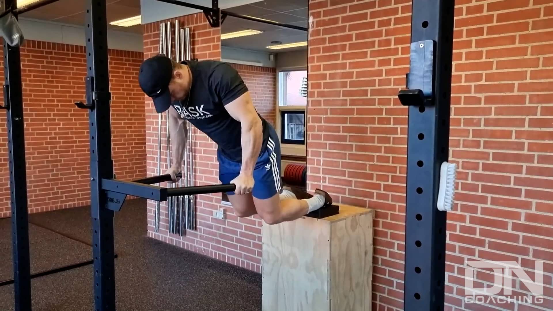 Modified Chest Dips (feat Ipsen) on Vimeo