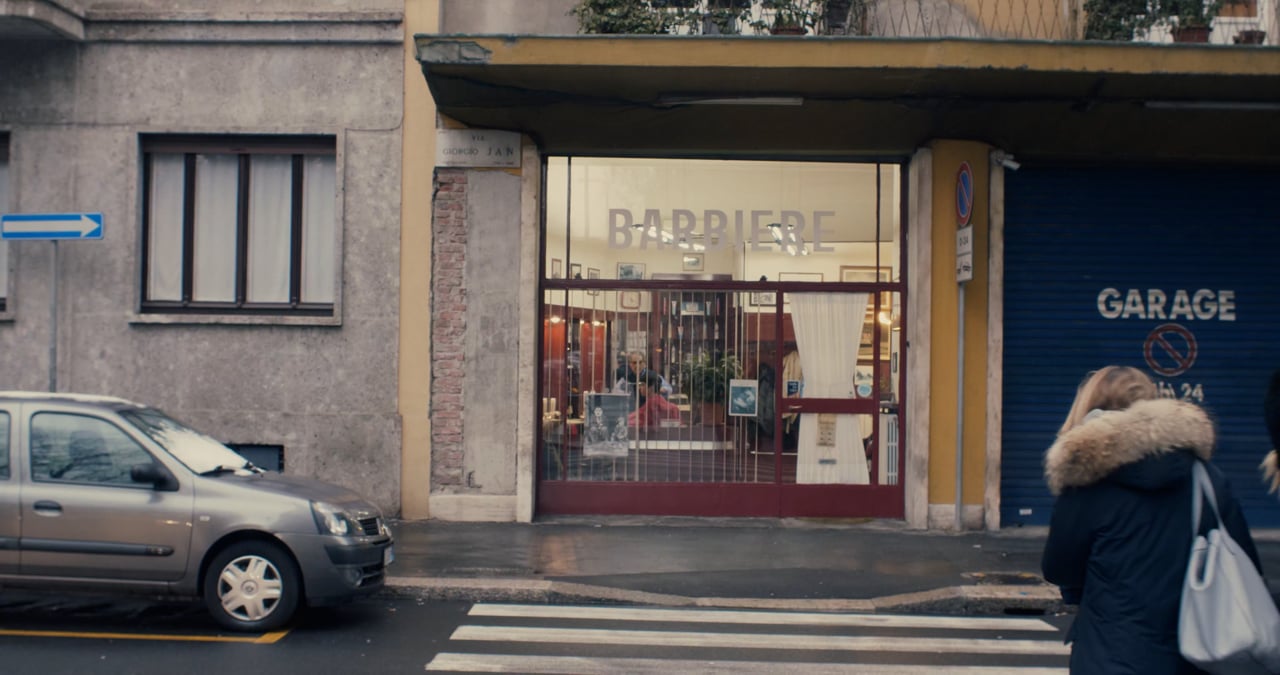 A Milanese barber at work — still from Barbiere