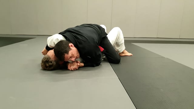 Etranglement en arm triangle en montée